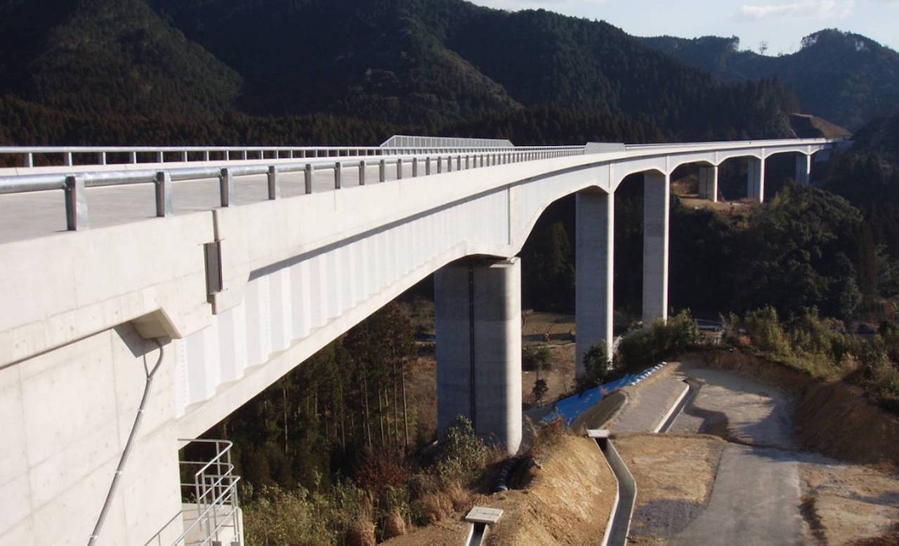 一之瀬高架橋　7径間連続ラーメン波形ウェブ橋 （片持ち架設工法）