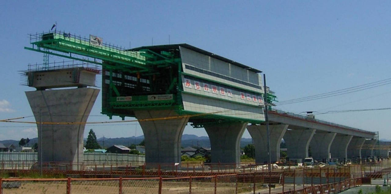 浜北高架橋 28径間連続鋼コンクリート複合橋（2主版桁部にて大型移動支保工を使用）