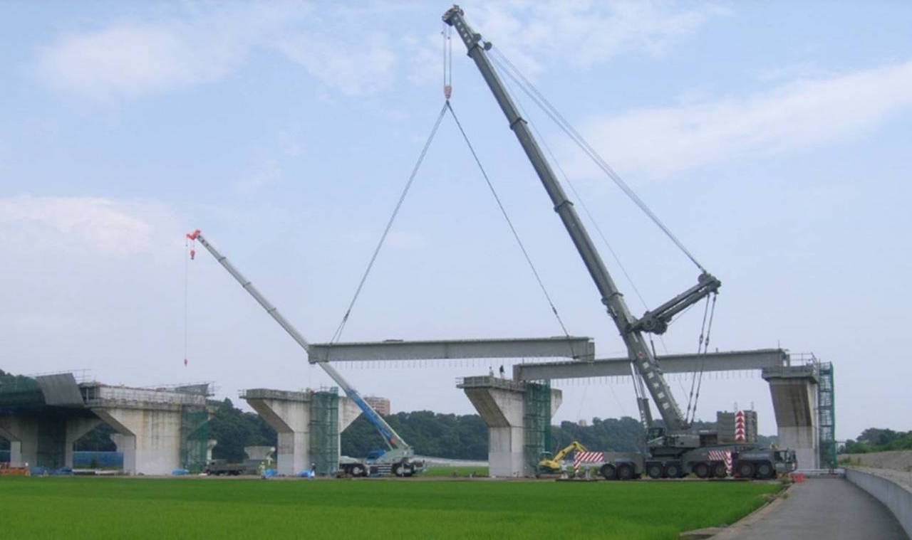 中津川左岸高架橋 ポストテンション方式 3径間連結T桁橋（トラッククレーン架設）